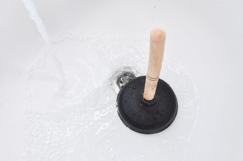 how-do-bathtubs-and-shower-drains-get-clogged